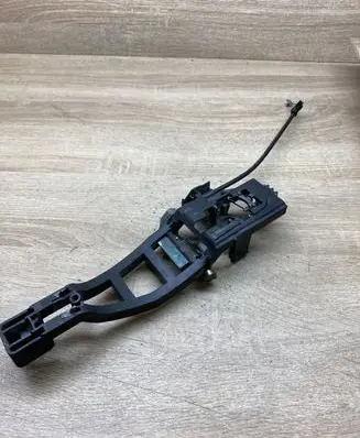 Ford Focus Front door exterior handle/bracket 3M51R224A37AD 998165 RIGHTSIDE