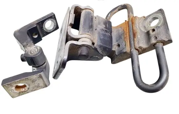 Audi A4 S4 B6 8E 8H Front door lower hinge 8E0831411