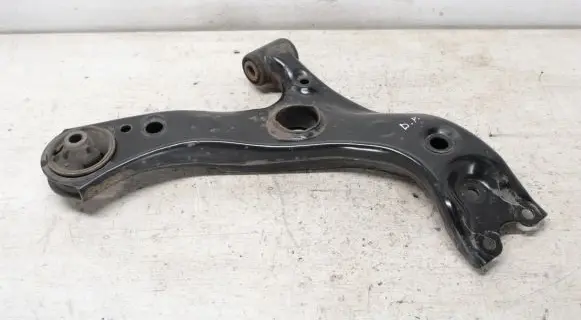 Toyota C-HR I Front lower control arm/wishbone 9815A