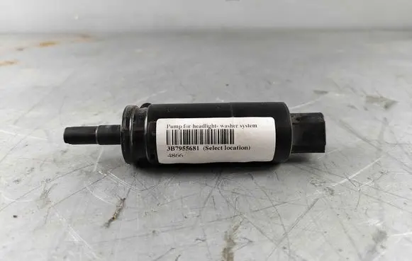 Volkswagen PASSAT CC Headlight washer pump 3B7955681 3B0955681A