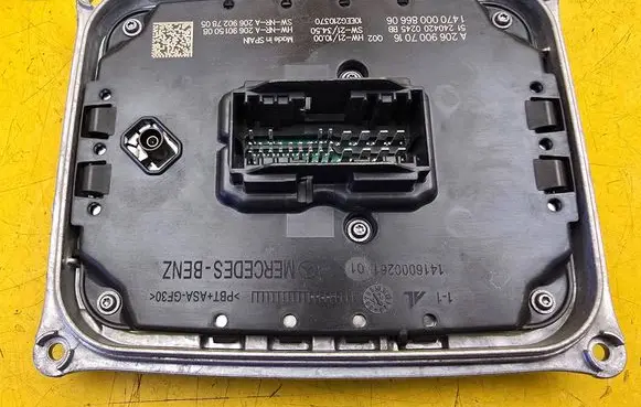 Mercedes-Benz C W206 Voltage converter/converter module A2069007016