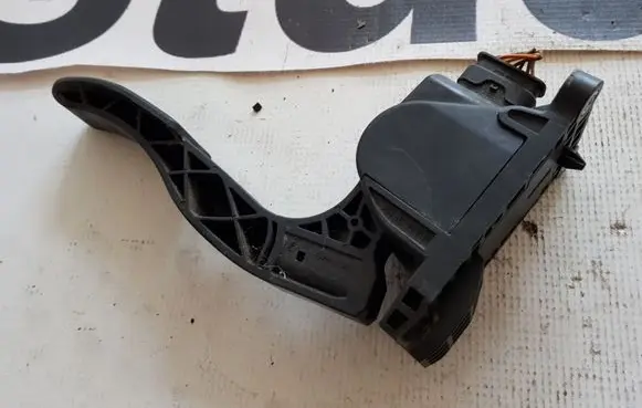 Mercedes-Benz Sprinter W906 Accelerator throttle pedal A9063000404 0280755023 9063000404