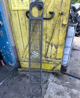 Volkswagen Transporter - Caravelle T3 Front bumper upper radiator grill 251853653E 255853653