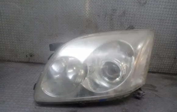 Toyota Avensis T250 Headlight/headlamp