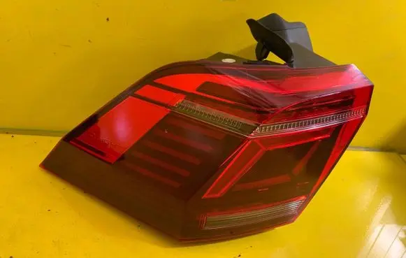 Volkswagen Tiguan Rear/tail lights 5NA945207J