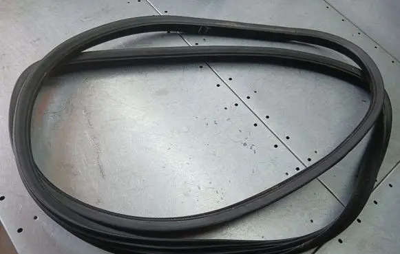 Volvo V70 Rubber seal rear door 