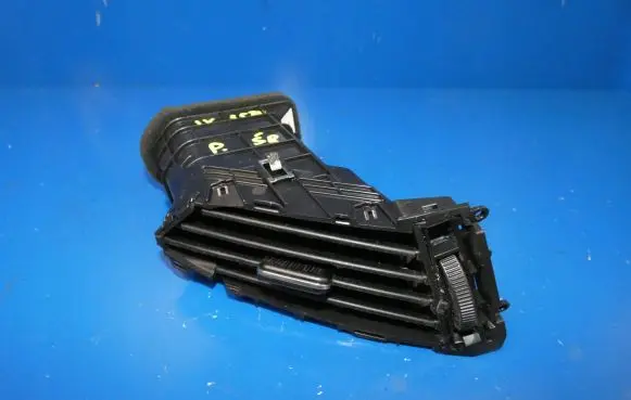 Hyundai ix35 Dash center air vent grill