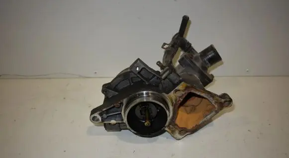 Ford Mondeo Mk III Vacuum pump X5702A451BH