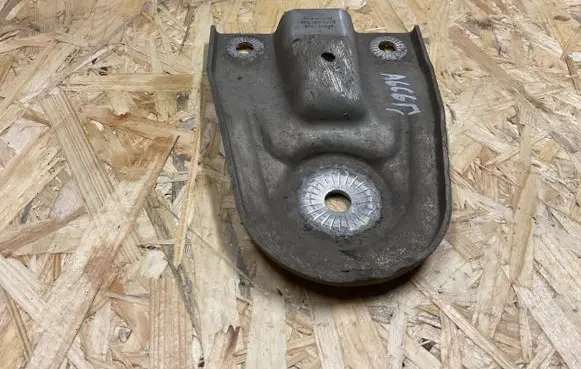 Audi A6 S6 C6 4F Engine mounting bracket 4F0399541C