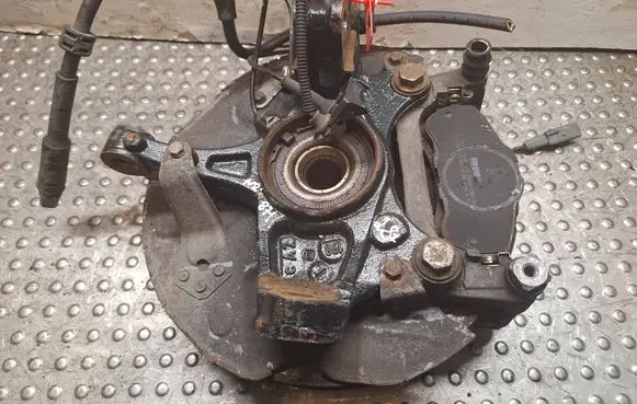 Front wheel hub spindle knuckle