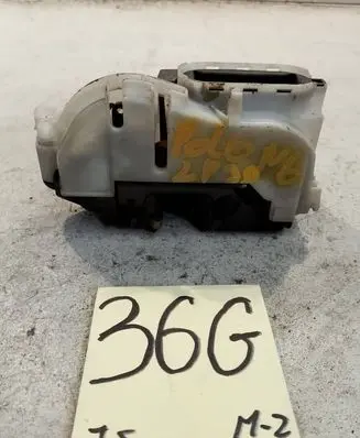 Volkswagen Polo III 6N 6N2 6NF Front door lock 6N1837015C