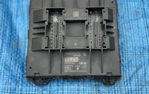 Volkswagen Transporter - Caravelle T5 Central body control module 7H0937087K