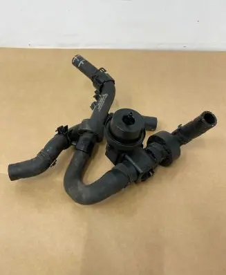 Porsche Cayenne (92A) Engine coolant pipe/hose 7P6122157E