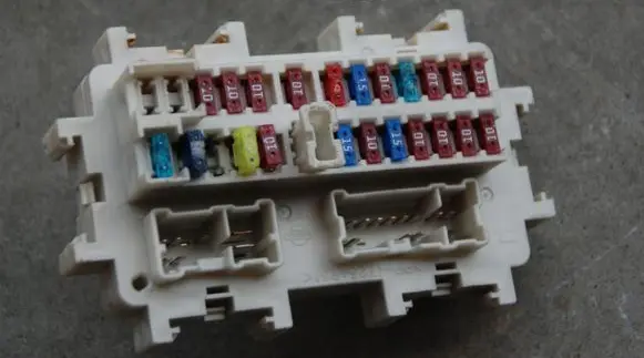 Nissan Pathfinder R51 Fuse box set 128KW