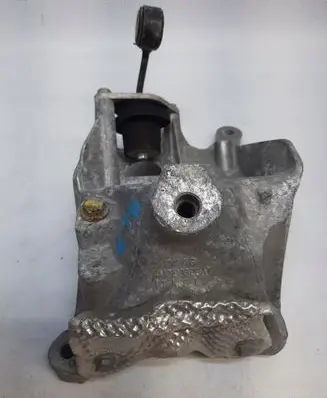 Engine mounting bracket