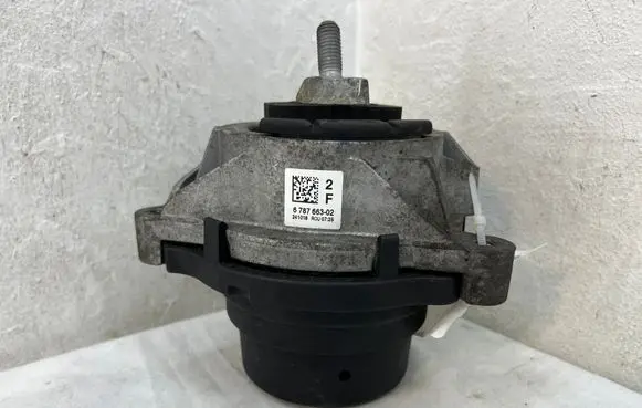 BMW 4 F32 F33 Engine mount bracket 6787663