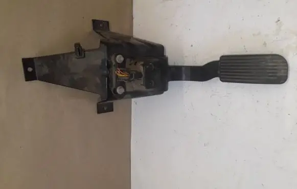 Mercedes-Benz Sprinter W906 Accelerator throttle pedal A9063000404 0280755023