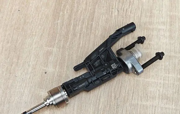 BMW 5 G30 G31 G38 Fuel injector 8656548