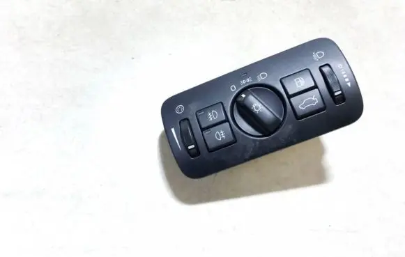 Volvo V70 Light switch 30739415 04066302