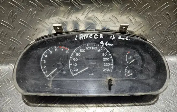 Mitsubishi Colt Speedometer (instrument cluster) MB899942 758580