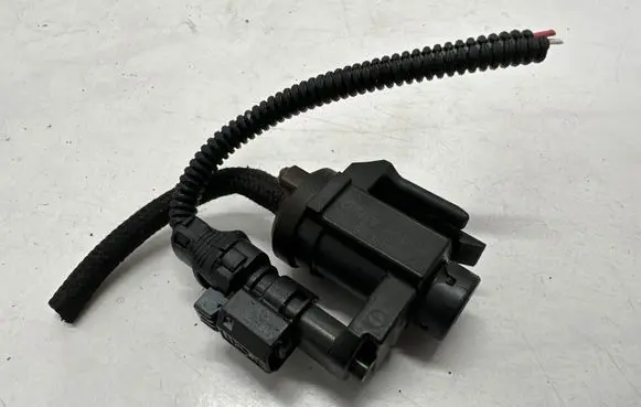 BMW 3 G20 G21 Vacuum valve 8570591