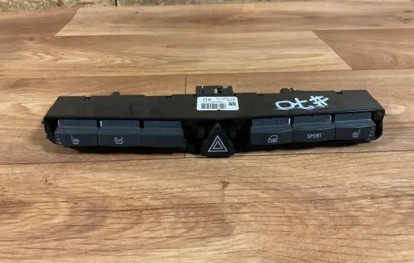 Opel Astra H Hazard light switch 03758010 13100117 0320