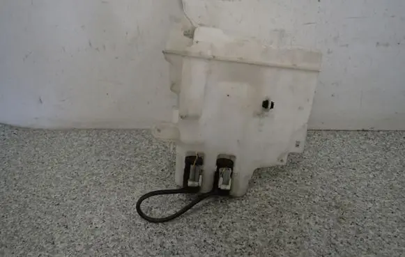 Suzuki Grand Vitara II Windshield washer fluid reservoir/tank