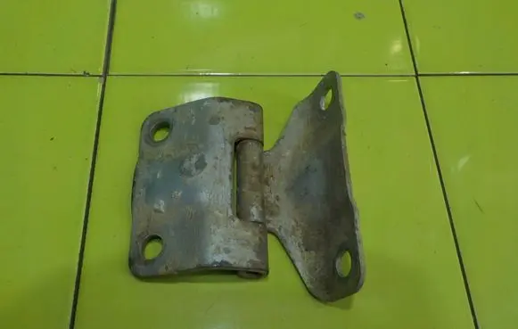 Mitsubishi L200 Shock absorber/damper mounting bracket LEWY BURTY