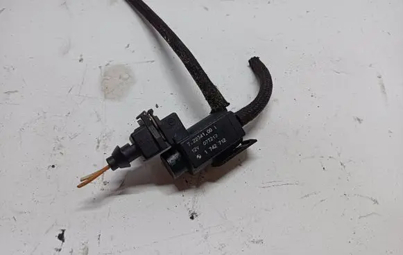 BMW 5 E39 Turbo solenoid valve 72234100 07T212 1742712