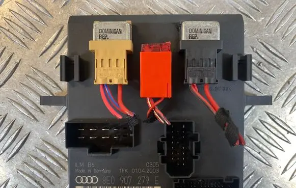 Audi A4 S4 B6 8E 8H Comfort/convenience module 8E0907279E 01042003