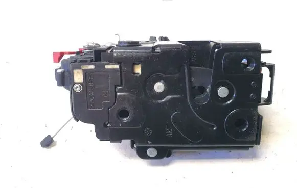 Volkswagen Golf V Rear door lock 7L0839015D