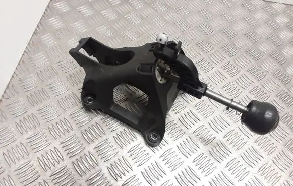 Toyota Auris 150 Gear shifter/selector 112102102