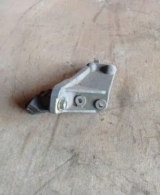 Suzuki SX4 Gearbox mounting bracket