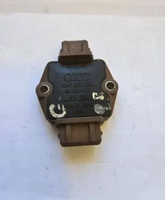 Audi 80 90 S2 B4 Ignition amplifier control unit 4A0905351 D1S405