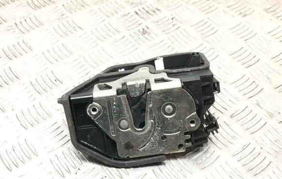 BMW 5 E60 E61 Front door lock 7167073