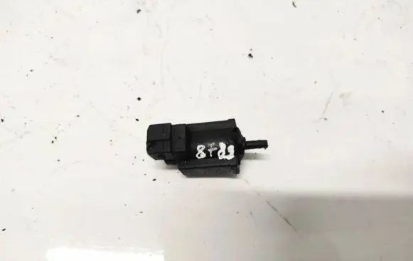 Volvo XC90 Turbo solenoid valve 30611668 02t324