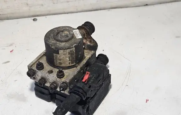 Volkswagen Caddy ABS Pump 2K0907379A 2K0614117A