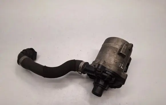 BMW 5 F10 F11 Water pump 11517566335