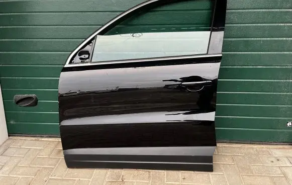 Volkswagen Tiguan Front door LC9X