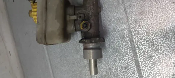 Master brake cylinder