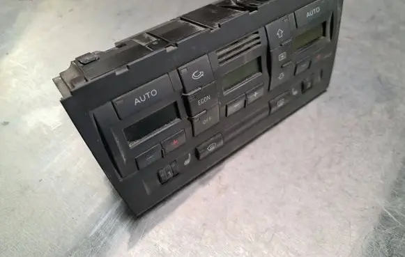 Audi A4 S4 B5 8D Climate control unit 8E0820043AB 8E0820043AD 1308589