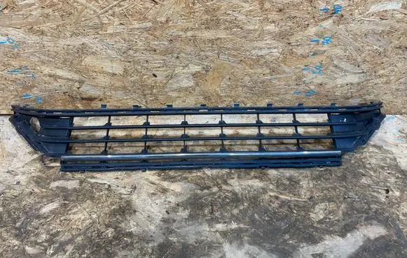 Volkswagen Golf VII Front bumper lower grill 5G0853677L S2511B160-M
