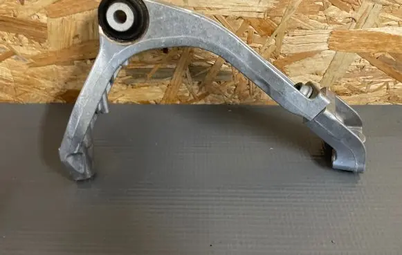 Porsche Cayenne (9Y0 9Y3) Engine mounting bracket 9Y0199353 SYDF99572