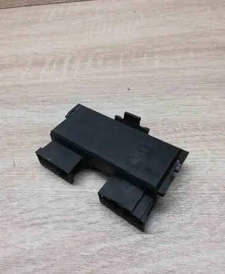 Volkswagen PASSAT B3 Tail light bulb cover holder 333945259