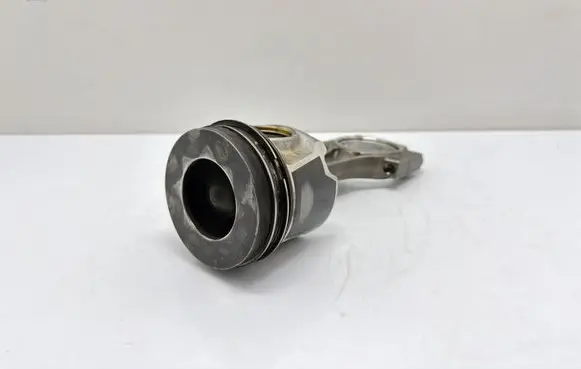 BMW 5 G30 G31 G38 Piston with connecting rod 8477075