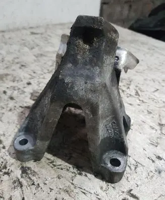 Audi A4 S4 B8 8K Engine mounting bracket 8K0199307AO