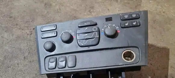 Volvo V70 Climate control unit 8691876