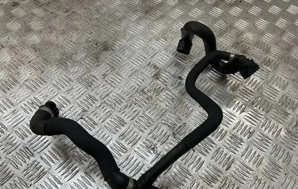 Engine coolant pipe/hose