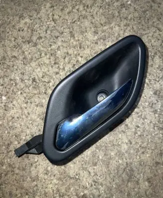 BMW 5 E39 Front door interior handle 8226049