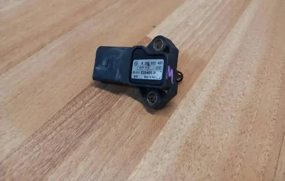 Volkswagen Touareg I Air pressure sensor 038906051C 0281002401